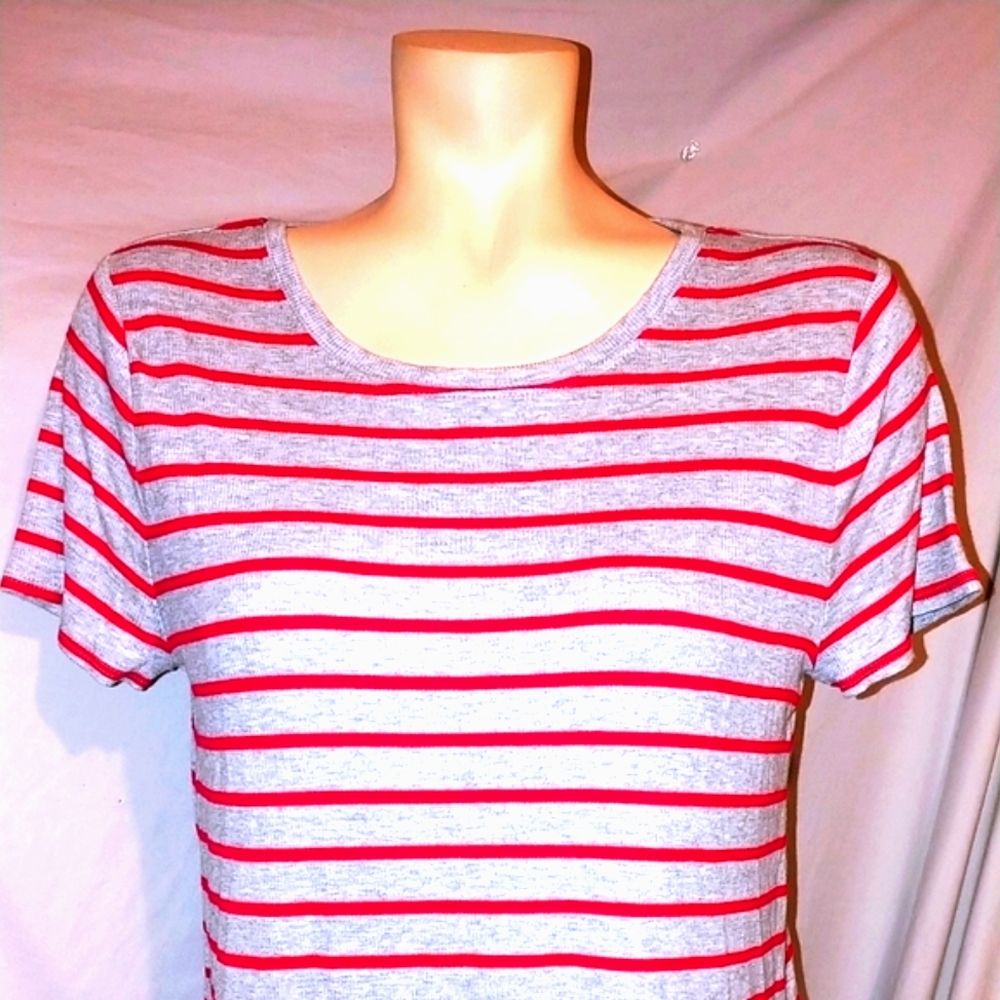 Gray and pink ribbed tee shirt,NEW